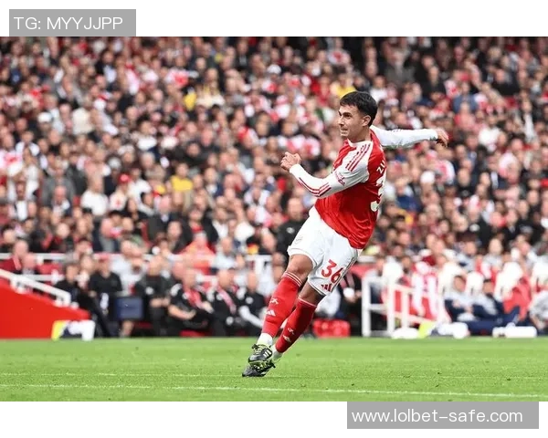 尤文图斯大胜阿森纳6-2赛场瞬间引发热烈讨论与焦点分析