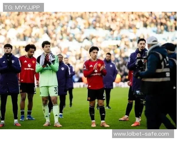 意甲激战：里昂与曼联战成平局引发全场惊呼数据分析揭示精彩瞬间